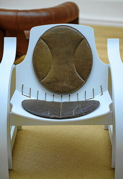 Basterretxea fue un pionero en la modernización del mobiliario. En la imagen, una de sus sillas, que se puede ver hasta el 26 de mayo en la exposición «Néstor Basterretxea. Diseño y arquitectura» en el Museo de Bellas Artes de Bilbo.