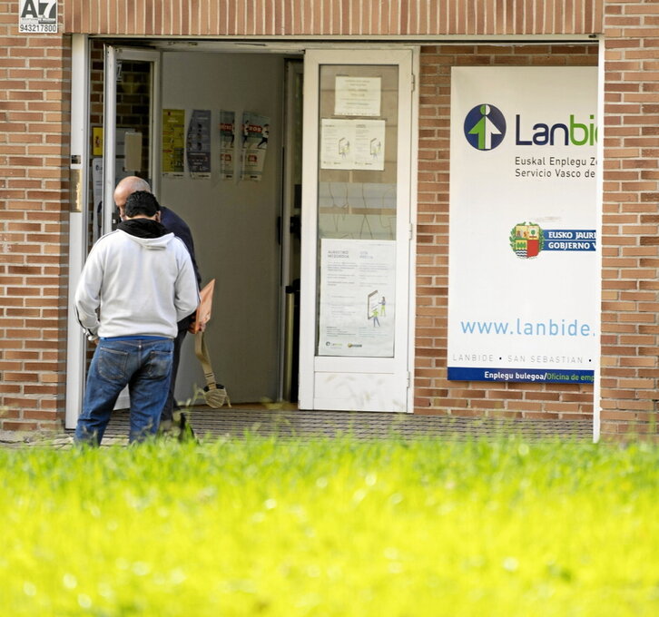 Imagen de archivo de una oficina de Lanbide en Donostia.
