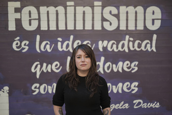 Laure Vega, ante la sede de la CUP.