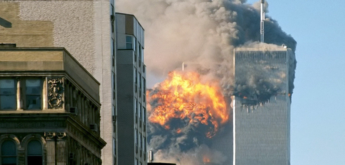 Bigarren hegazkinak New Yorkeko Trade World Centerren aurka izan zuen talkaren irudia.