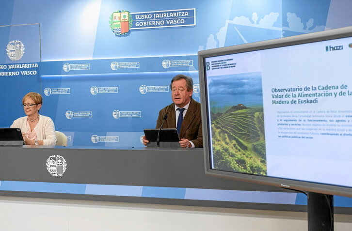 Arantxa Tapia y Bingen Zupiria, en la rueda de prensa posterior al Consejo de Gobierno.