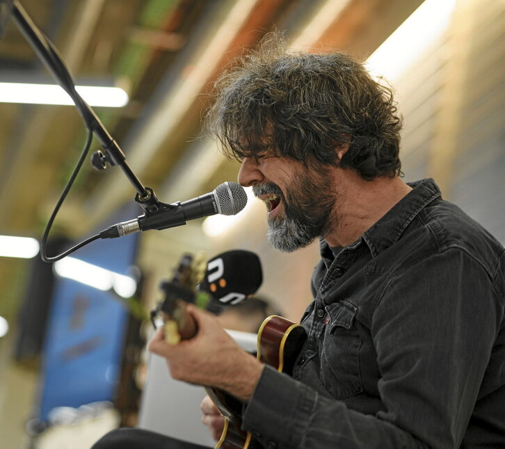 Gorka Urbizu GARAren 25. urteurreneko festan, joan den urtarrilean, lan berria aurkezten.