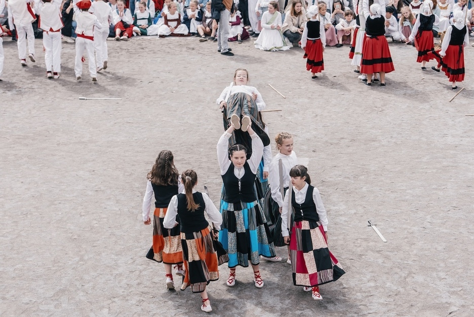Dantzari Ttiki est l'occasion pour les groupes de présenter le travail d'une année.