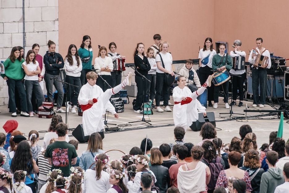 ... avant que les plus aguerris ne prennent le relais.