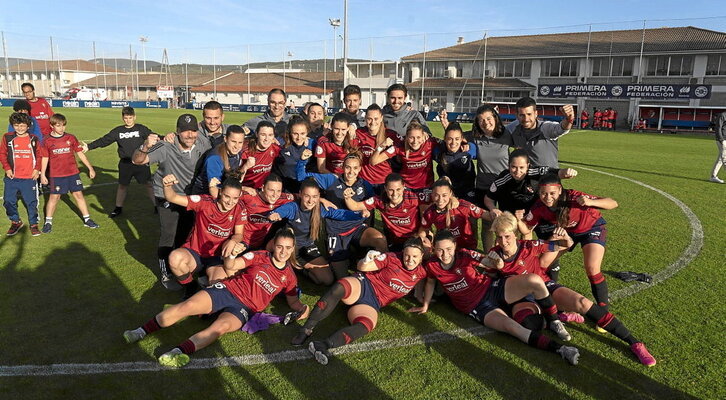 Sonrisas en Tajonar tras la clasificación rojilla para la final del play-off.