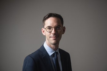 Iñaki Echaniz était conseiller principal d’éducation avant d’être élu député. 