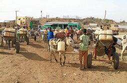 La búsqueda de agua potable es una prioridad para los habitantes de varias zonas de Sudán.