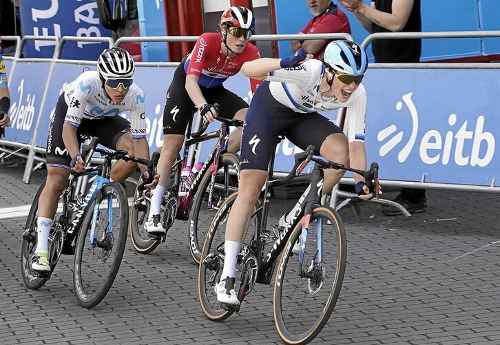 Mischa Bredewold se impuso a Arlenis Sierra gracias a la ayuda de Demi Vollering.