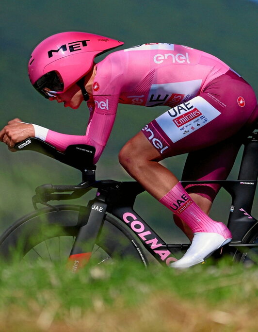 Pogacar, en pleno esfuerzo en la crono.
