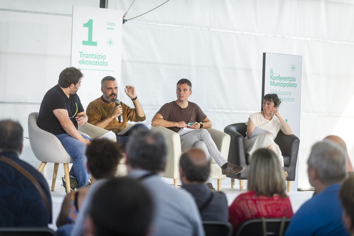 Trantsizio ekosozialaren inguruan, EH Bilduren alkatetzek bultzatutako zenbait esperientzia aztertu ziren, atzo, konferentzia munizipalistan.