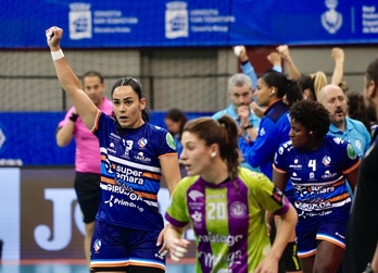 Laura Hernández, con el puño en alto, para celebrar una de las acciones del duelo. 