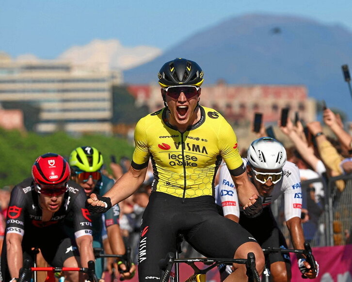 Olav Kooij consIguió su mejor victoria en Nápoles en su debut en una grande.