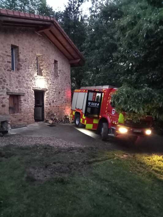 Un camión de Bomberos en el lugar del siniestro. 