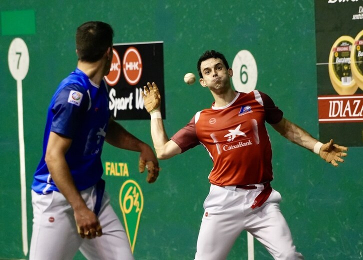 Jokin Altuna, pilota boleaz joz, Darioren aurkako partidan.