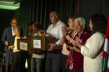 Adolfo Cengotitabengoa eta Jaime Iñiguezen senideek jaso dituzte milizianoen gorpuzkiak.