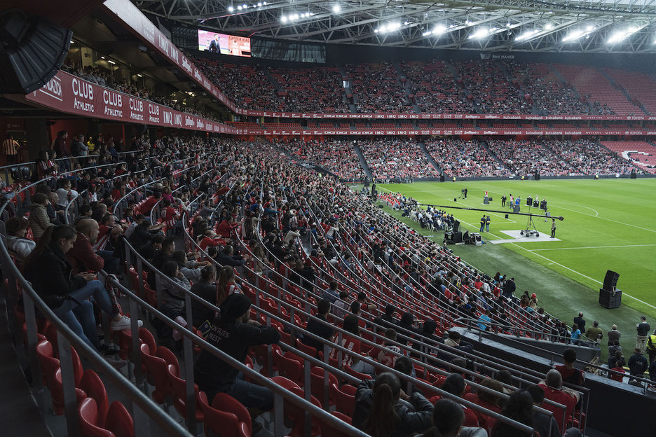 25.000 zale baino gehiagoren babesa jaso du jokalari nafarrak San Mamesen. 25.000 zale baino gehiagoren babesa jaso du jokalari nafarrak San Mamesen.