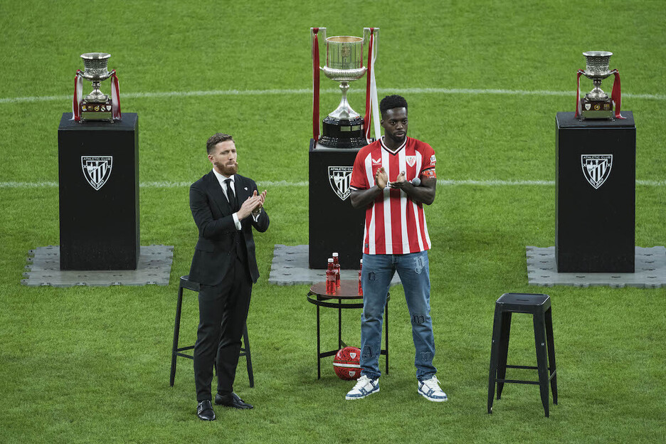 Iñaki Williams taldekidea ondoan izan du momentu batean. Iñaki Williams taldekidea ondoan izan du momentu batean.