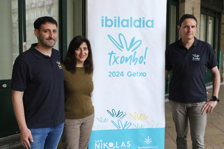 Unai Arzubiaga, Josune Bañales eta Gaizka Arrizabalaga, Euskaltzaindiaren atarian.