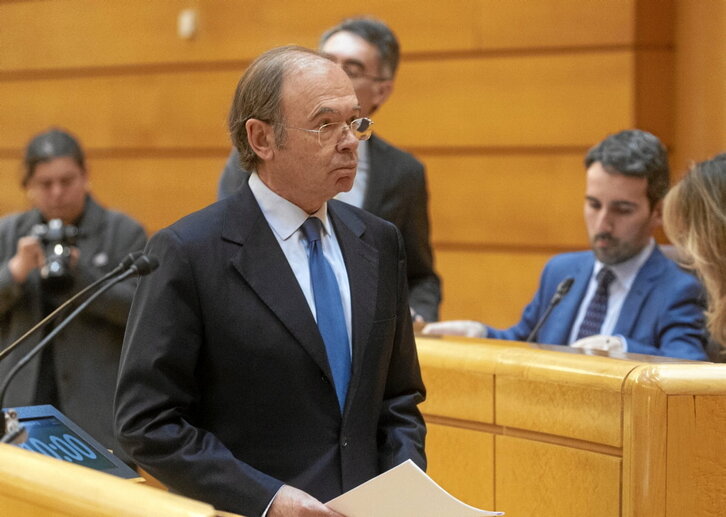 Pío García Escudero, del PP, durante la votación del veto a la ley en el Senado.