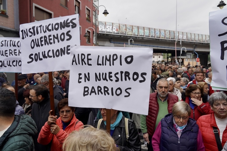 ‘Profersa kanpora’, clamor hace dos semanas en el barrio.
