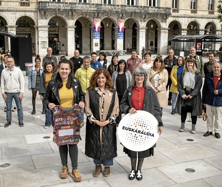 Euskalgintzako hainbat eragile, atzo, Baionan.