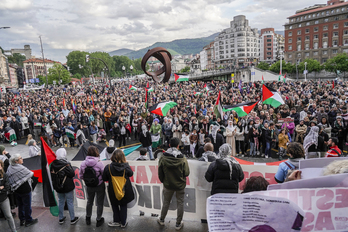 La manifestación en Bilbo ha terminado frente a la casa consistorial.