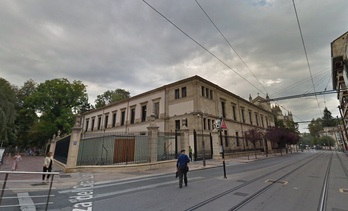 Gasteizko Parlamentuaren eraikina, behinola institutu izandakoa.