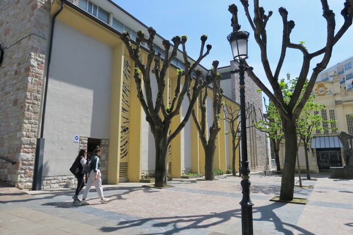 1990etik erabili ditu Antiguako Auskalo Astialdi Taldeak eliza azpiko lokala.