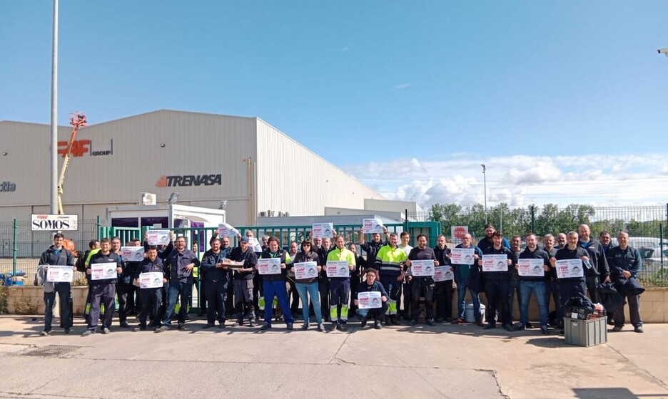 La plantilla de Trenasa, en Castejón, en su concentración en contra del genocidio en Gaza.