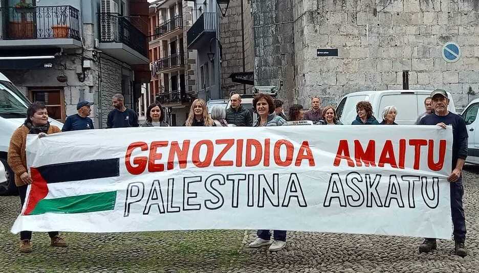 Personal del Ayuntamiento de Zestoa, en su concentración.