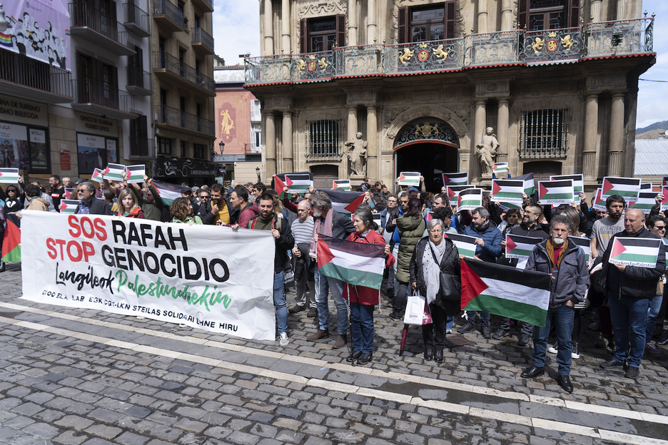 Concentración celebrada en Iruñea convocatoria de los sindicatos para pedir el fin del genocidio israelí en Gaza.
