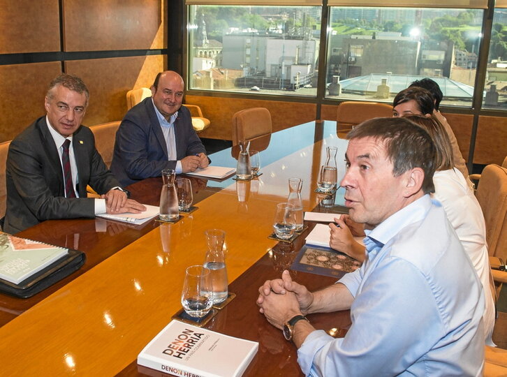 Reunión con EH Bildu de la ronda de contactos de Iñigu Urkullu en 2016.