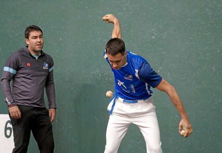 Jon Apezetxea, Javi Zabalarekin, Labriteko astearteko aukeraketan.