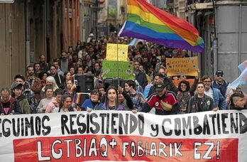 Iruñean E28 Plataformak deituta egin zuten manifestazioa, LGTBIfobiaren aurkako egunean.