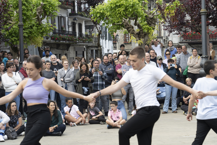 Udalerri Euskaldunen Eguneko ekitaldia, Lesakako plaza zaharrean.