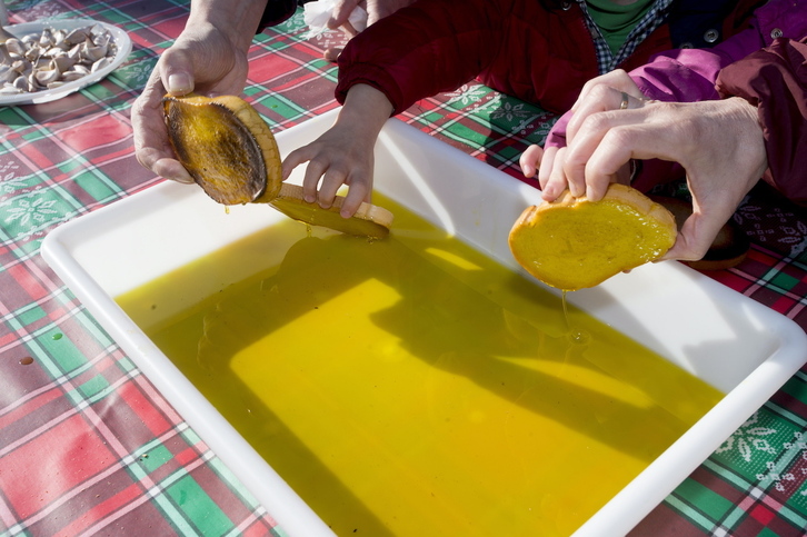 Día de la Tostada en Arroitz, uno de los momentos claves del calendario oleoturístico.