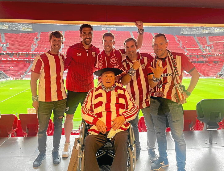 Jesus eta bere lobak, Raul Garciarekin San Mamesen.