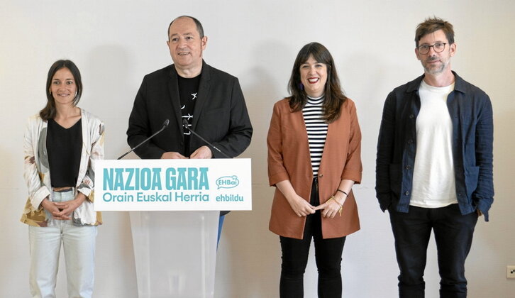 Comparecencia de representantes de EH Bildu y EH Bai en Baiona.