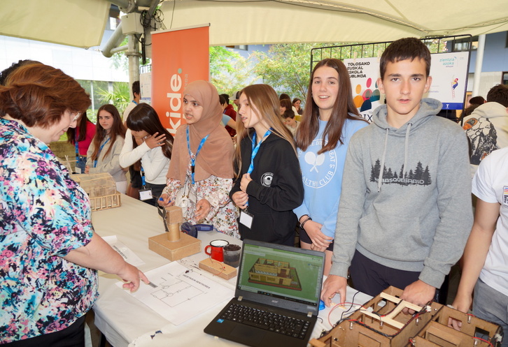 Tolosan ospatutako Zientzia Azoka, irudian.