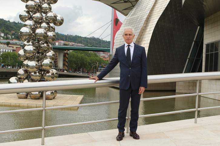 Vidarte, Guggenheim aurrean, agurra iragarri duen egunean.