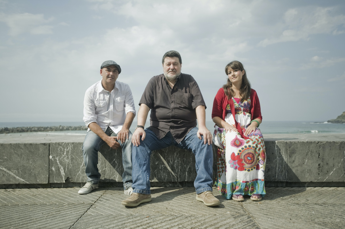 Koldo Landaluze, con Mikel Insausti e Iratxe Fresneda en Zinemaldia. (Gorka Rubio | Foku)