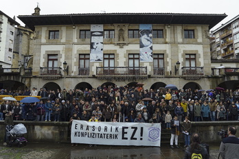 Comparecencia del movimiento feminista de Gernika para condenar la impunidad del agresor.