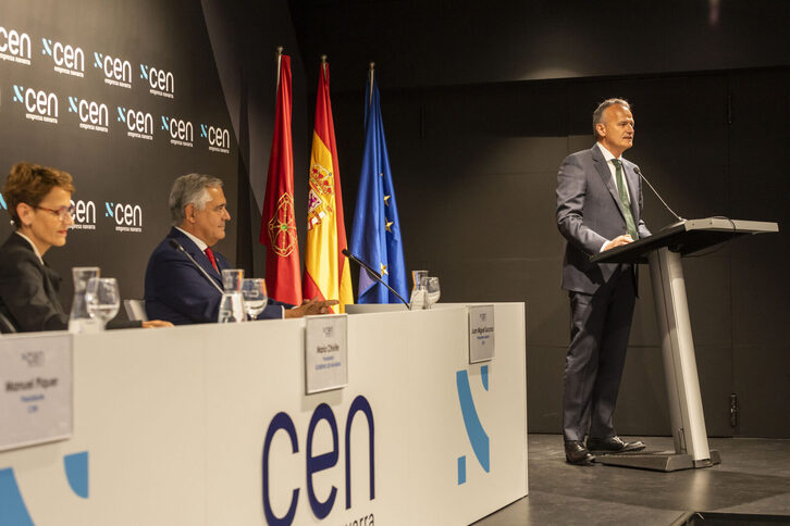 Piquer interviene en presencia de su predecesor, Sucunza, y la presidenta Chivite.