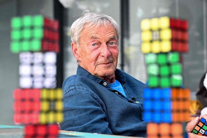 Erno Rubik, kuboaren asmatzailea.