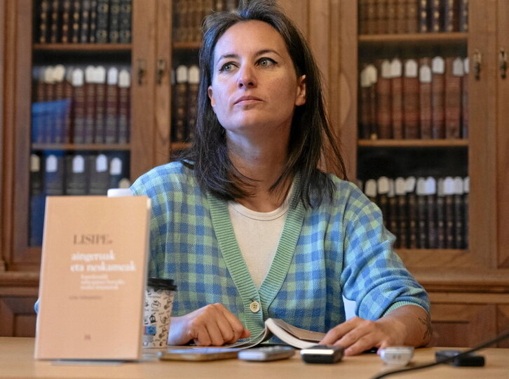 June Fernandezek idatzi du Lisipe bildumako hamalaugarren liburua.