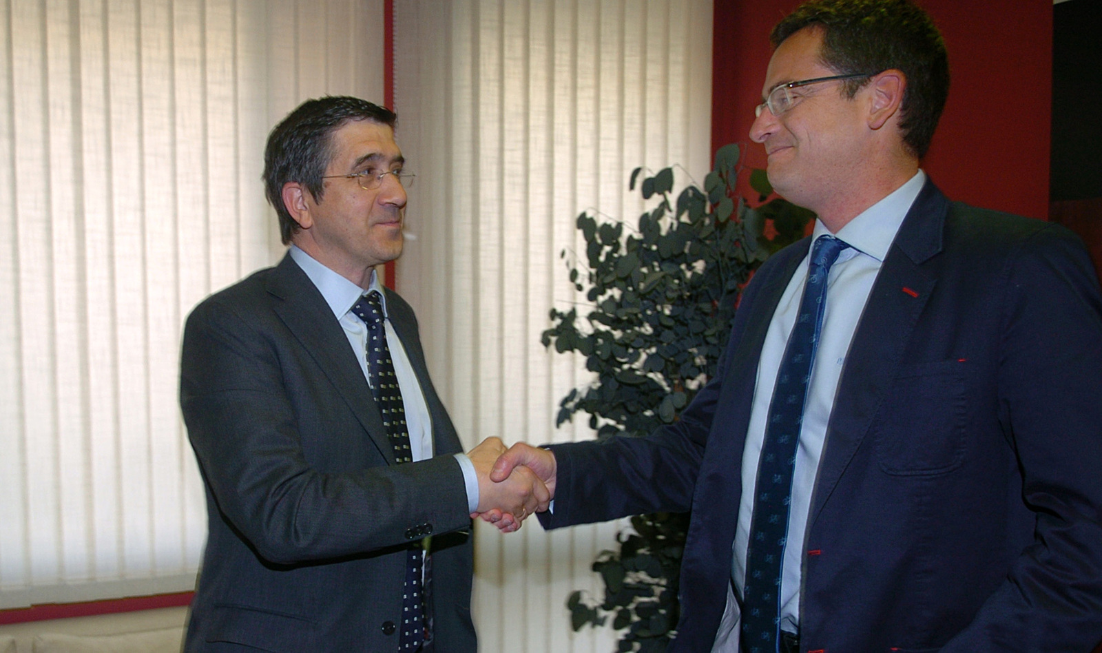 Patxi Lopez (PSE) eta Antonio Basagoitiren (PP) bilera Lopez lehendakari izendatzeko. (Luis JAUREGIALTZO I FOKU)