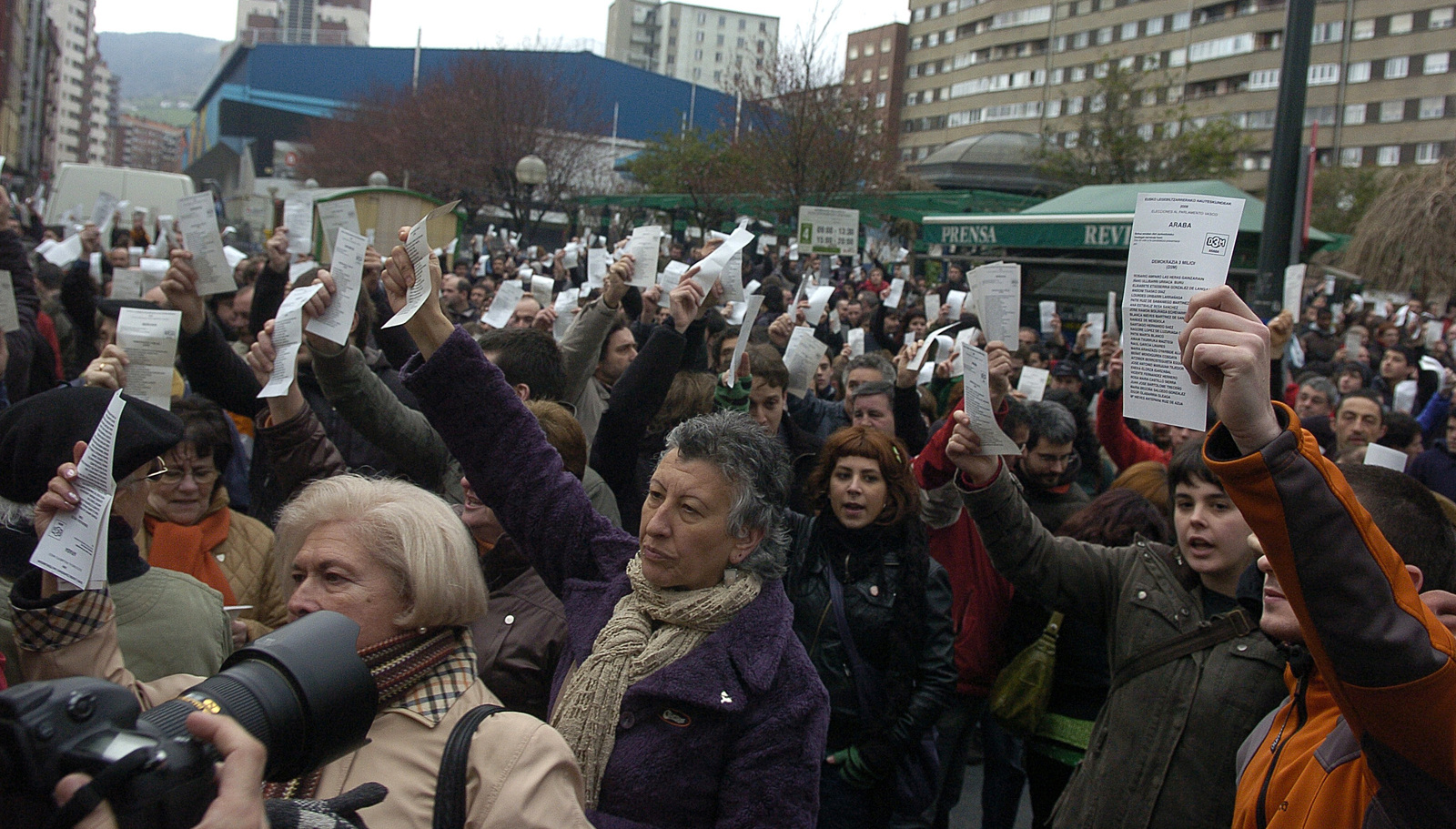 D3M hautagaitza legez kanpo uztearen aurkako manifestazioa Bilbon, «Demokrazia orain» lelopean. (Monika DEL VALLE I FOKU)