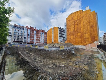 Solar en Abando donde Murias estaba construyendo la nueva sede del Obispado de Bilbo y la clínica de Mutualia.