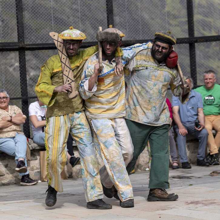 Emanaldiak 11.30ean izango du lehen barrikada Andra Mari elizan. 