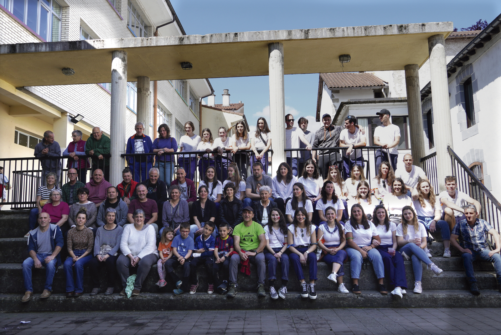 Kottoren dokumentala babesteko argazki hauxe atera zuten berriki Berako Gazte Egunean. (Ainhoa LARRETXEA)